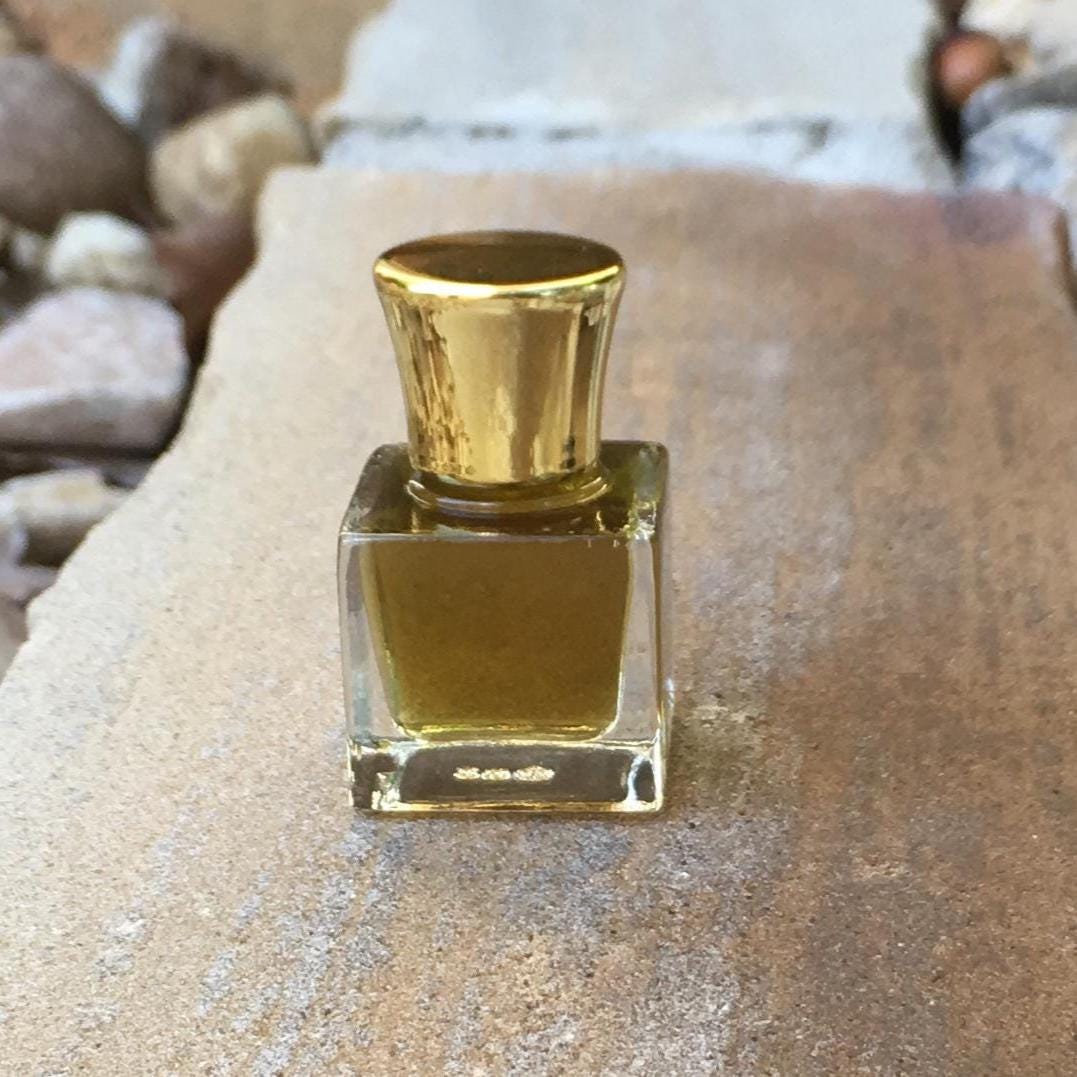 Luxury Artisan Botanical Parfum in Organic Jojoba Oil