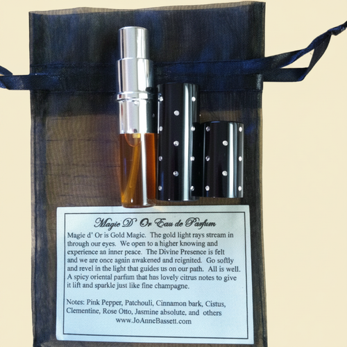 Magie D'Or Atomizer Set - Warm Cream Background